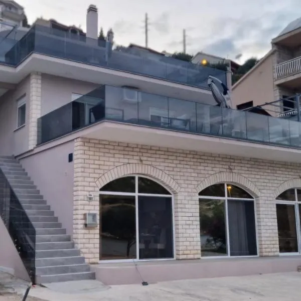 Roso, hotel in Ploče