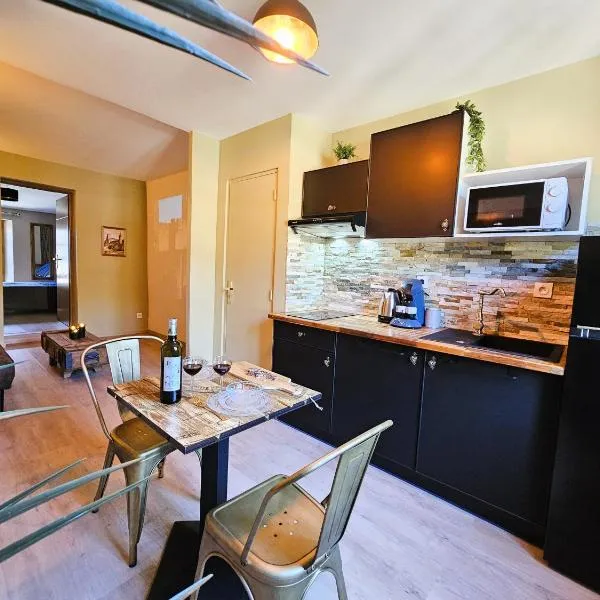 Tout confort ! Ville, Calme, Cinéma privé, Climatisation, Parking, WiFi、カルカソンヌのホテル
