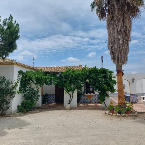 Cortijo Las Cruces Guillena - Sevilla, hotel Guillenában