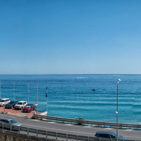 VILLA CADIZ APARTMENTS VARAZZE、ヴァラッツェのホテル