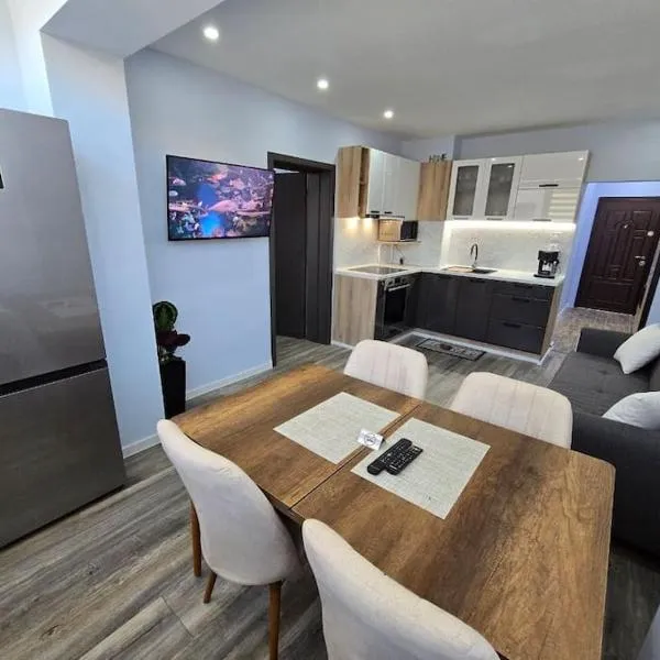 Модерен апартамент в Гр Елена, hotel v destinaci Elena