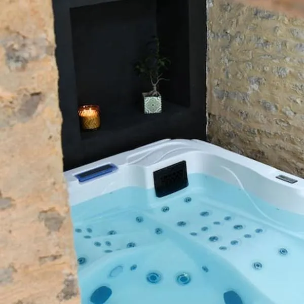Jacuzzi idyllique à 1h de Paris, hotel v destinaci Greneville-en-Beauce