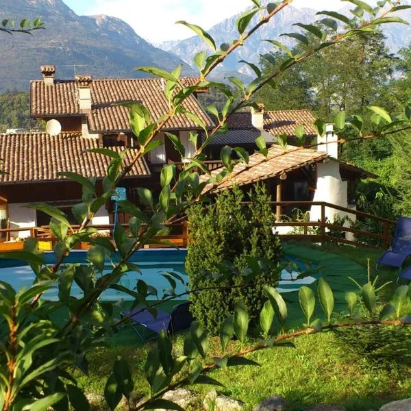 Casa Del Viandante Home Holiday and Rooms, hotel v destinaci Colico