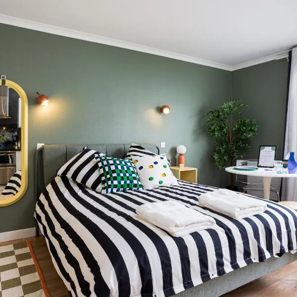 Lila Home - Tour Eiffel à 10mn - Balcon et Parking offert, viešbutis Paryžiuje