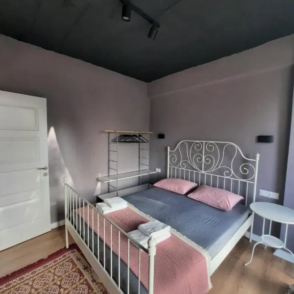 Aze's Garden suites, отель в Каше