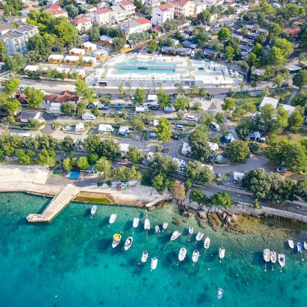 Elements Camping Selce Mobile homes, hotell i Selce