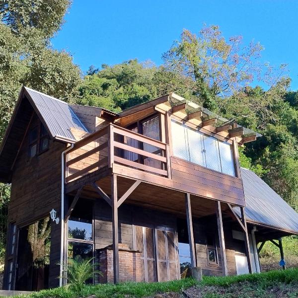 Cabana com banheira na colina