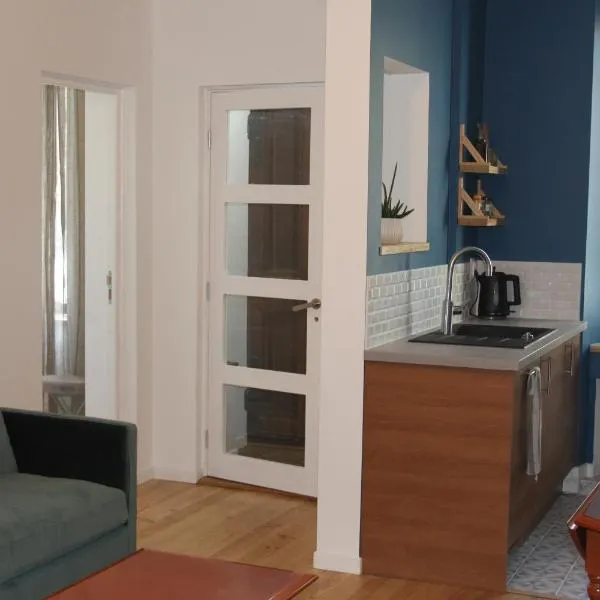 Comfortable Village Apartment in Barbieres with access to large garden with beautiful views, hotel v destinaci Barbières
