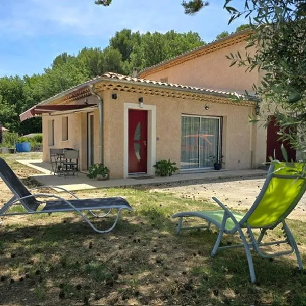 Gîte l'olivier, hotel v destinaci Sainte-Tulle