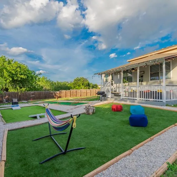 6BR with Game Room & Mini Golf near Lackland, hotel en San Antonio