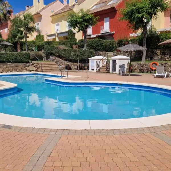 Casa adosada en ISLANTILLA, 3 dormitorios,a 400 m de la playa، فندق في إسلانتييّا