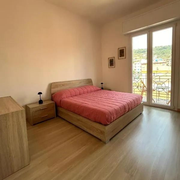 Appartamento trilocale centro Arma di Taggia, hotel v destinácii Arma di Taggia