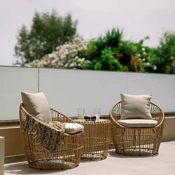 Icarus & Hermes Luxury Apartments, hotel in Corfu