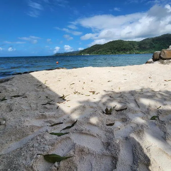 Duplex en bord de mer Fare Tahitea Pension, hotel v destinaci Taputapuapea