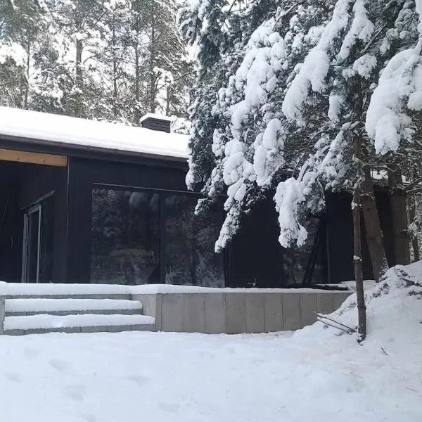 Domek LEŚNICZÓWKA Gorzewo, khách sạn ở Gorzewo