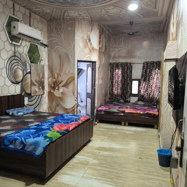 HOTEL JOGI GUEST HOUSE welcome all families, friends, groups, couples, singles fully Airconditioner, attach washrooms, lift, wifi, gyser hot water, 24 hours room service, power backup