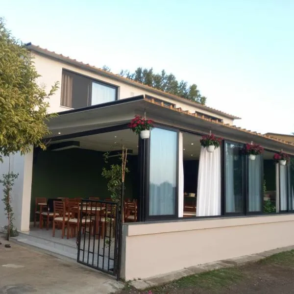 Vila Visi, hotel v destinaci Baks-Rrjoll