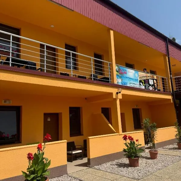 Apartmány Hawaii, Hotel in Patince