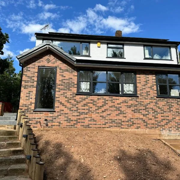 Modern 2 bedroom Apartment, hotel v destinaci Frodsham