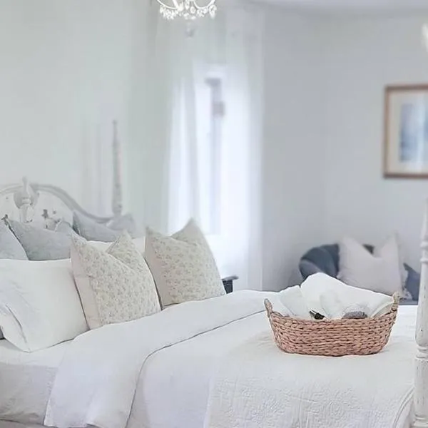 Luxury Farmhouse with Hot Tub on Vineyard, hotel v destinaci Waterford