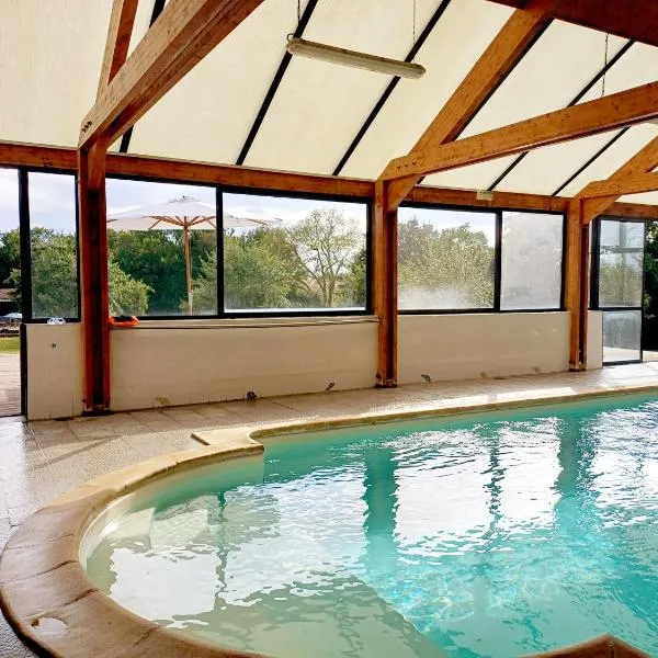 La Garencière - Les Hirondelles, hotel v destinaci Champfleur