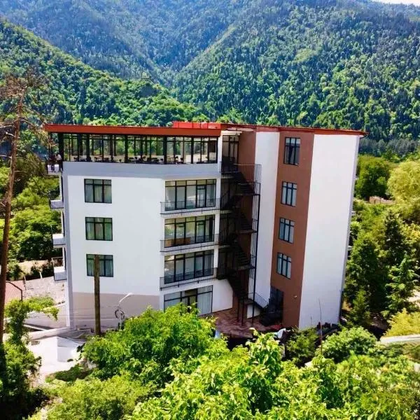 Hotel & Restaurant Emerald Borjomi, отель в Боржоми