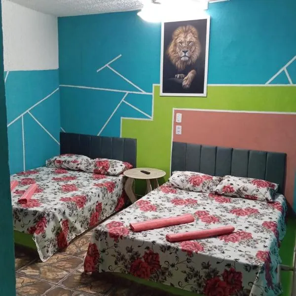 Quarto, garagem, portão automático, banheiro, wi-fi, tv, frigobar e ventilador de teto, hotel v destinaci Aparecida