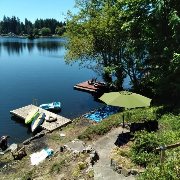 Guppies Lakehouse-Prvt. Lake Acc, Close to Rainier, hotel a Graham