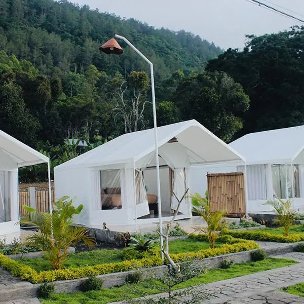 Surya Camp Buahan, hotel v destinaci Kubupenlokan