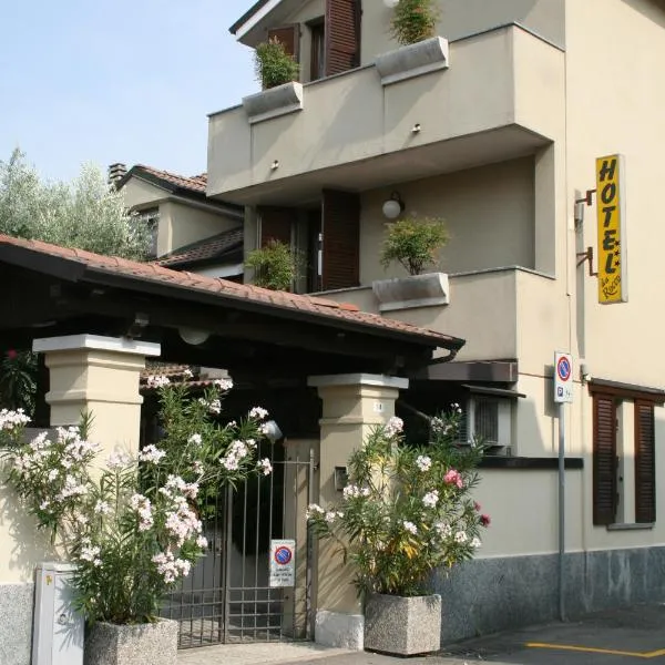 Hotel Rocco – hotel w mieście Carugate