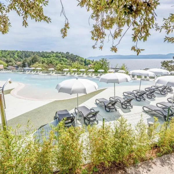 Elements Camping Selce Mobile homes, hotel v destinaci Selce