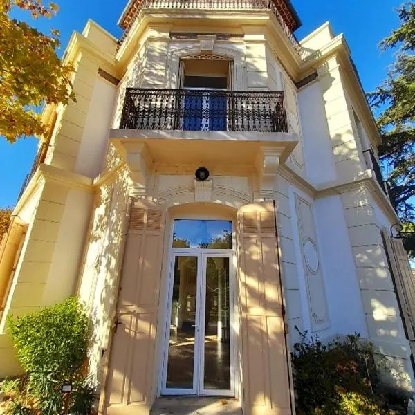 Mes nuits au château au domaine du pressoir, hotel v destinaci Pierrefeu-du-Var