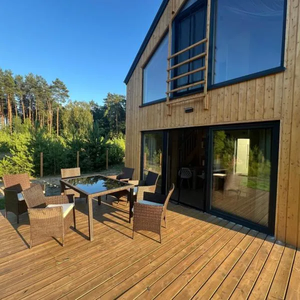 Dom w lawendach nad jeziorem, отель в городе Wielgie