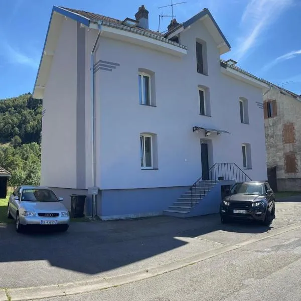 CAN appart spacieux avec grand jardin et terrasse 1 à 8 pers, hotel v destinaci Granges-sur-Vologne