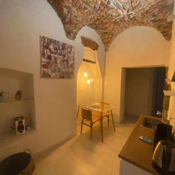 Torrione Stella Rooms, hotel v destinaci Sarzana