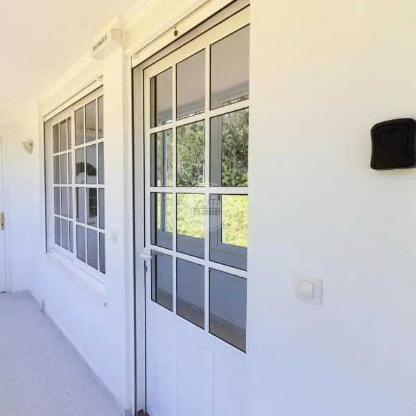 Apartamento costero ubicado en Sardiñeiro, Hotel in Estorde