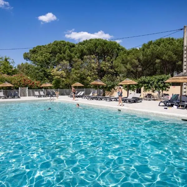 Camping maeva Escapades Le Hameau des Pins, hotel v destinaci La Crau