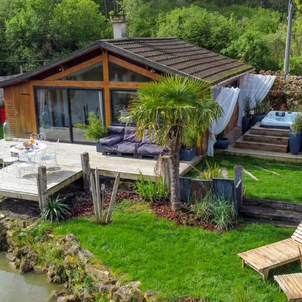 KÄBANE 85, Lodge avec spa au bord de l'eau, hotel v destinaci Prouilly