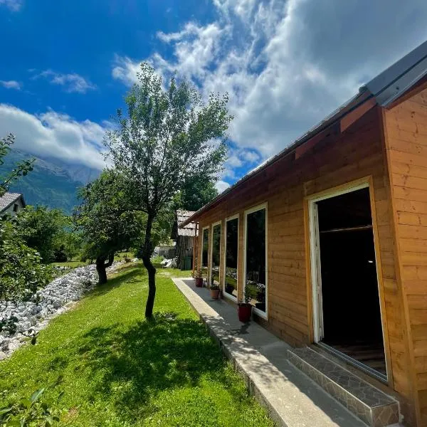 Lazer Çardaku Guest House, hotel en Valbonë
