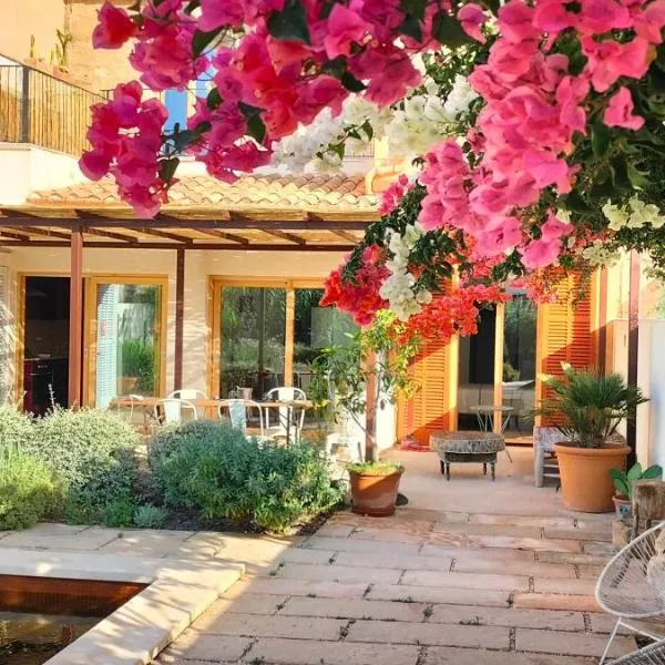 Idayvuelta Home & Suites with private pool, hotel v destinaci Ses Salines