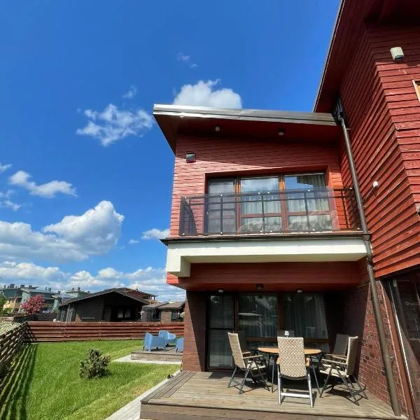 Kotedzas Sventojoje 11 Gulbiu, hotel in Šventoji
