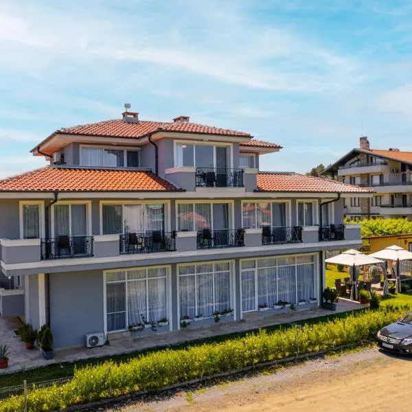 La Mansión, hotel Lozenecben