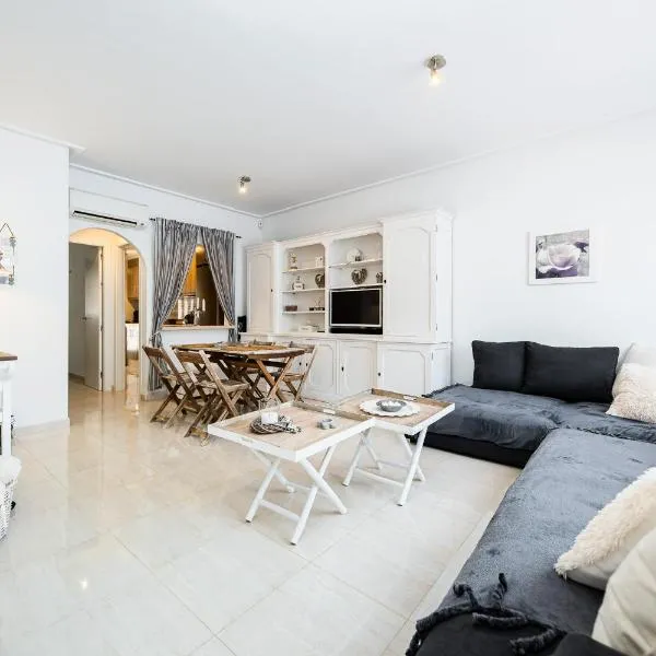 Bungalow La Zenia cerca de la playa, hotel in Orihuela