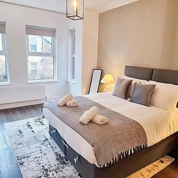 Stunning Luxury Spacious Holiday Home - 5 Bedrooms - Rest & Recharge in Manchester, hotel v Manchesteru