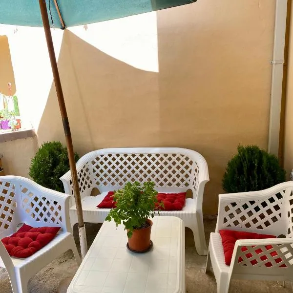 SOL guest house, hotel v destinaci Ulcinj