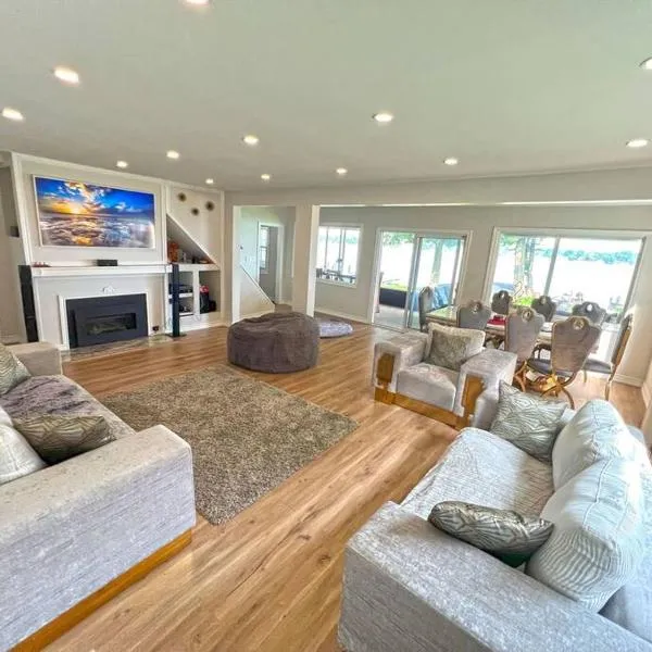 Charming Cottage on Lake Simcoe, hotel in Orillia