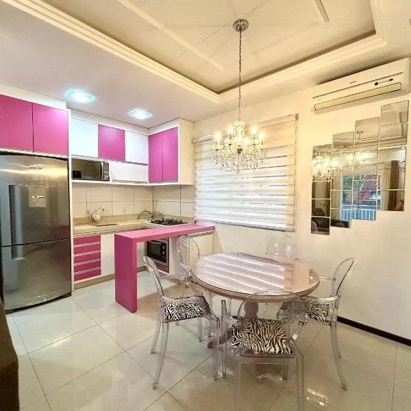 Apartamento inteiro muito aconchegante, hotel en Joinville