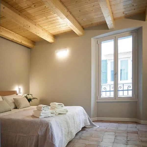 Ca' Martini Apartments: Peschiera del Garda şehrinde bir otel