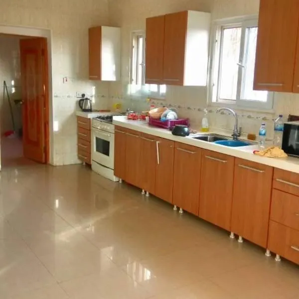 Brufut Heights Apartment, hotel Brufutban