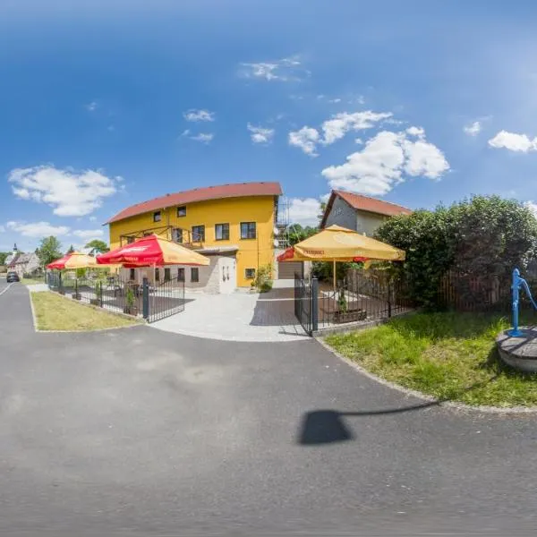 Apartmány-Zámecká restaurace, hotel v destinaci Jindřichovice